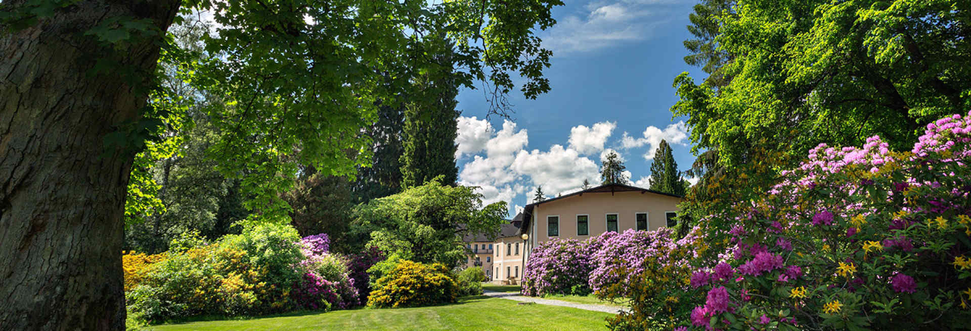 Warme Schwefelquellen vor dem Haupthotel ELIŠKA